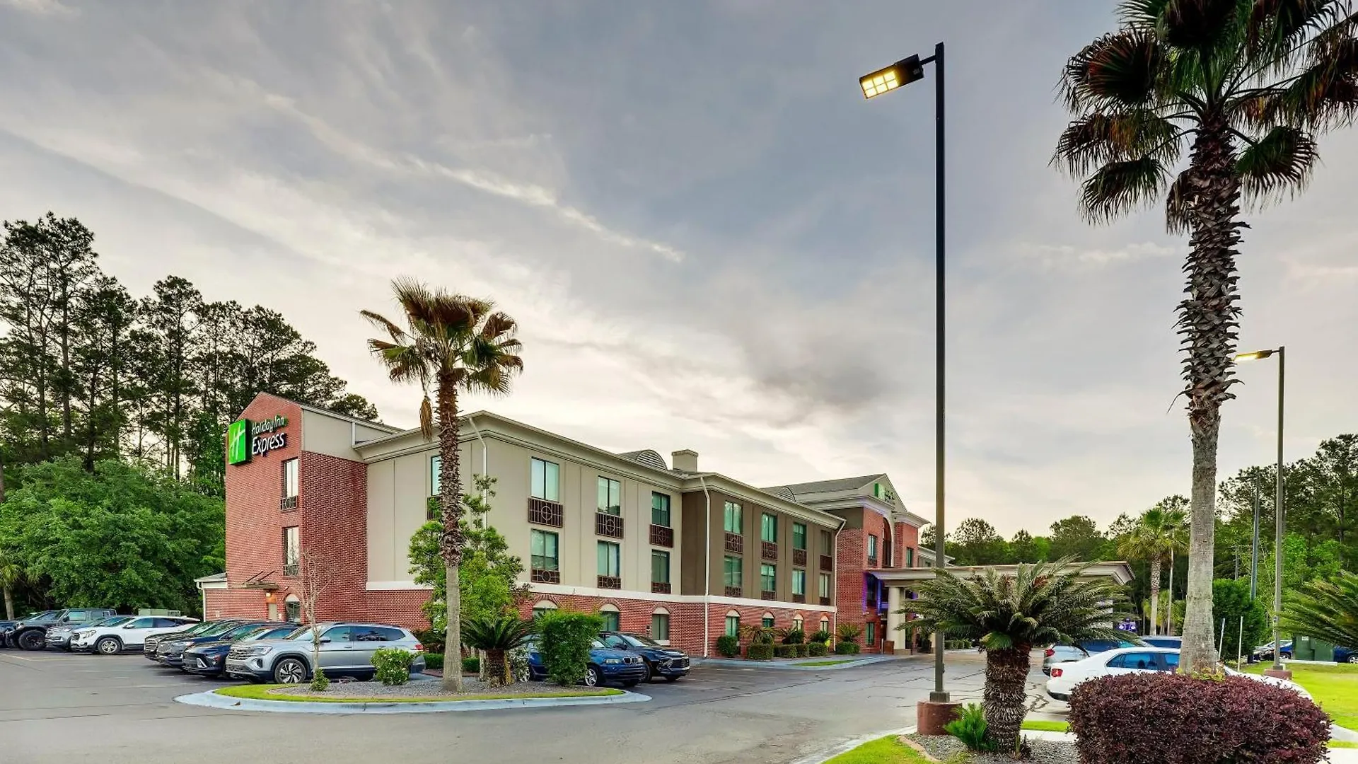 Holiday Inn Express Hotel & Suites Hinesville By Ihg 2*,